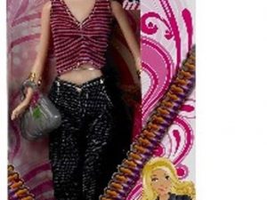 Fashion girl Bertha med mørkt hår, lækre jeans og en flot top